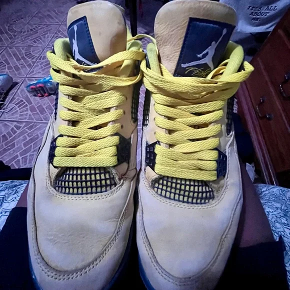 Jordan 4 Retro Lightning